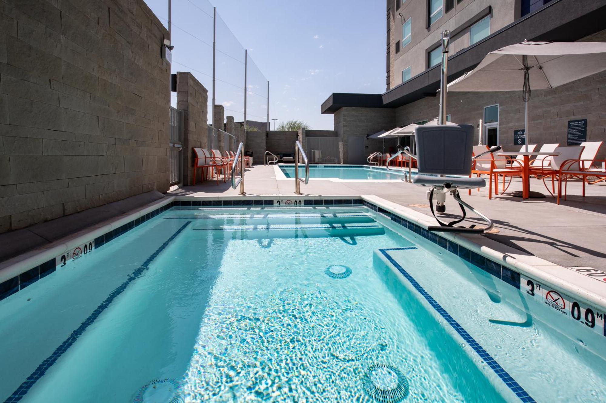 Holiday Inn Glendale - Stadium & Ent Dist By Ihg Exterior photo